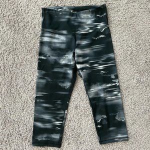 Old Navy Cropped Compression Leggings